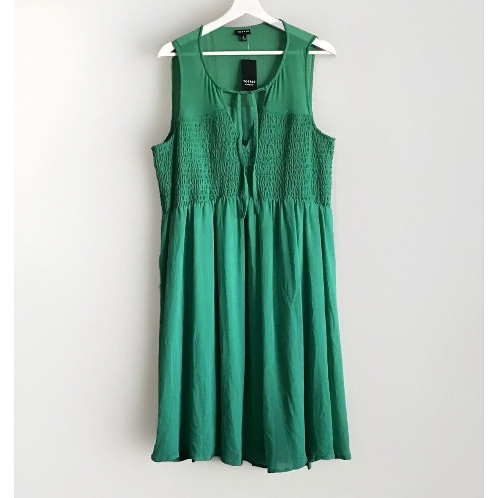 Torrid Women's Green V-Neck Sleeveless Chiffon Smock Front Skater Dress Size 2 - Picture 5 of 11